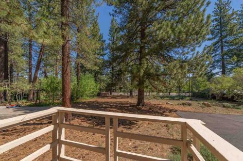 10132 Jeffery Pine Rd, Truckee CA  96161-8104 exterior