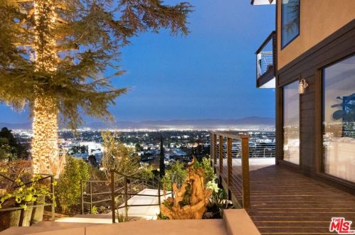 14600 Round Valley Dr, Van Nuys CA  91403-4632 exterior