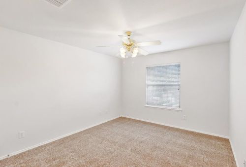 950 Grn Pond Dr, Garland TX 75040-1075 exterior