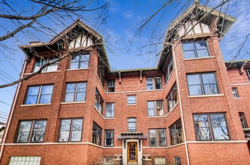 3949 Waveland Ave, Chicago, IL 60618-4042