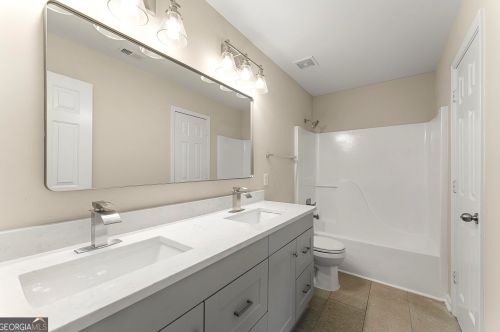 4810 Highland Lk Dr, Atlanta GA  30349-3913 exterior