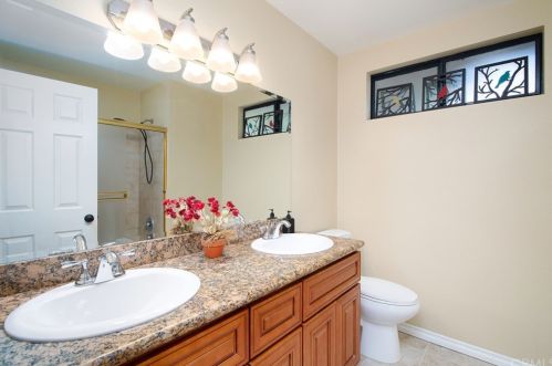 1013 Lyon St, Santa Ana CA 92701-3225 exterior