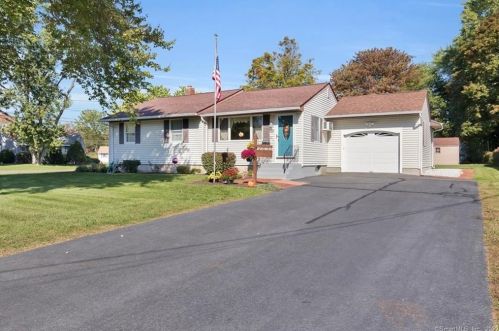 32 Debbie Dr, Southington, CT 06489-2720