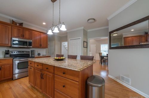 270 Budding Rdg, Southington CT  06489-4226 exterior