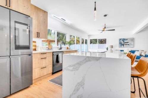 6847 Niumalu Loop, Honolulu HI  96825-1642 exterior