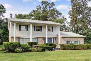 2925 Broxton Ln, York, PA 17402-3824