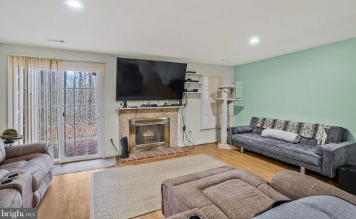 8858 Eagle Rock Ln, Springfield VA  22153-1727 exterior