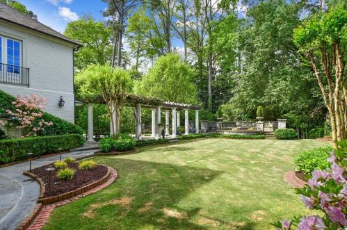 62 Brookhaven Dr, Atlanta GA  30319-1143 exterior