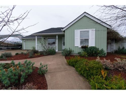 2993 7th Pl, Lebanon, OR 97355-1656