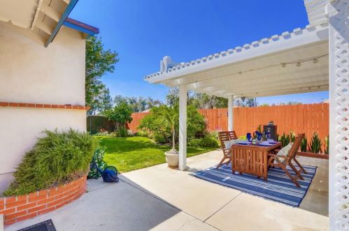 1527 Riviera Dr, Santa Ana CA 92706-1850 exterior