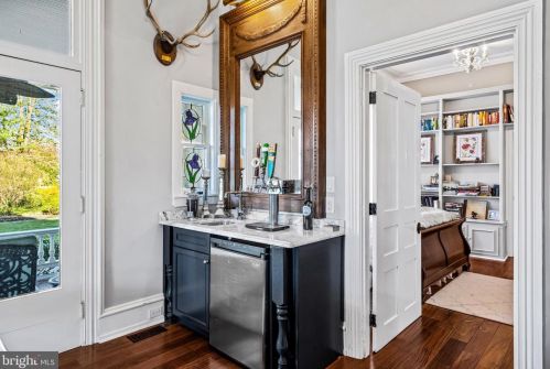 114 Kings Hwy, Tavistock NJ 08033-1981 exterior