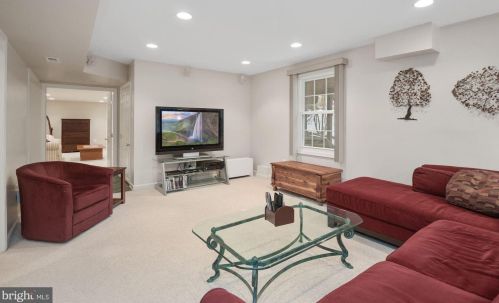 704 Pebble Bch Dr, Silver Spring MD 20904-3576 exterior