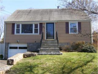 4 Gwendolyn St, Norwalk CT  06851-5405 exterior