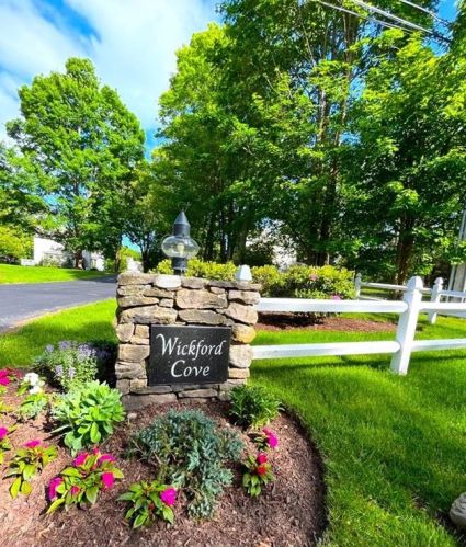 70 Cove Dr, North Kingstown, RI 02852-5807
