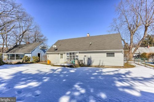 1408 Continental Rd, York, PA 17404-1908