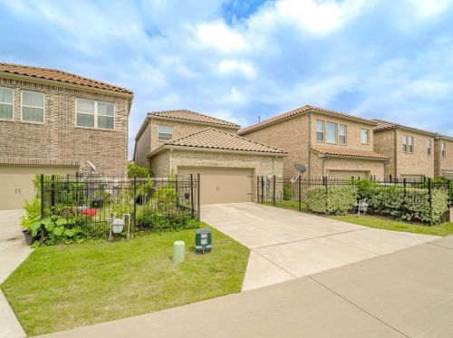 6731 Deleon St, Irving TX  75039-3437 exterior