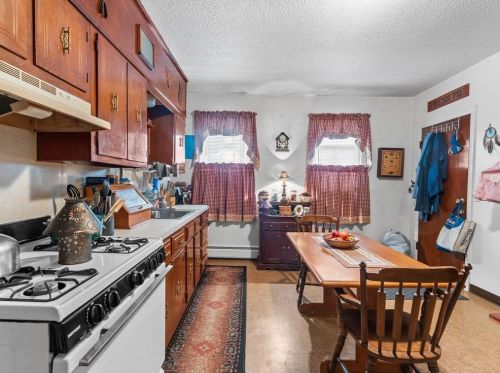 135 Cato St, Woonsocket, RI 02895-3005
