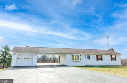 736 Loop Rd, Gerrardstown, WV 25420-3576