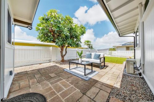 523 Kekupua St, Honolulu HI 96825-2303 exterior