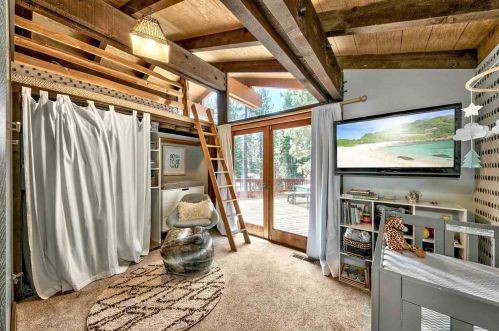 11576 Chamonix Rd, Truckee CA  96161-6413 exterior