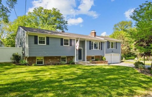 53 Rip Van Winkle Cir, Warwick, RI 02886-8622