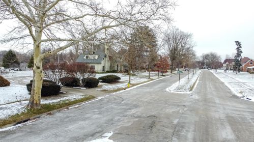 252 Broadmoor Blvd, Springfield OH  45504-1120 exterior