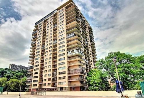 1203 River Rd, Edgewater NJ  07020-1456 exterior