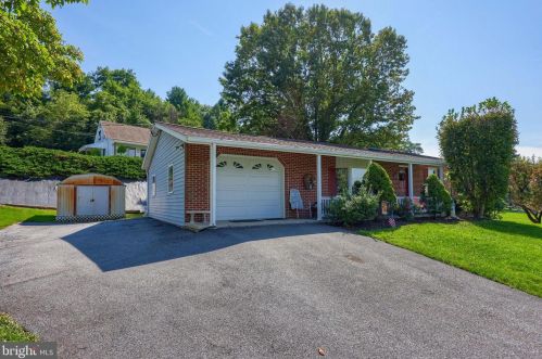 29 Parkview Heights Rd, Ephrata, PA 17522-2612