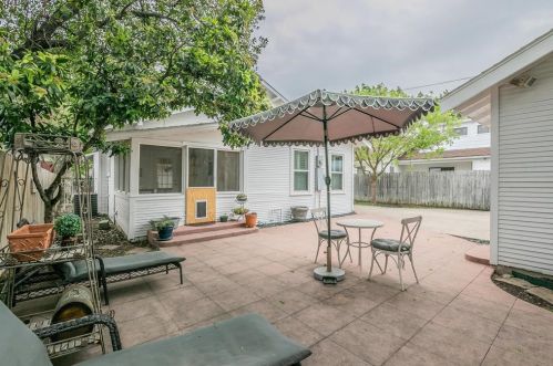 1704 Virginia Pl, Fort Worth TX  76107-2434 exterior