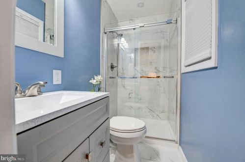 7203 Hadlow Dr, Springfield VA  22152-3529 exterior