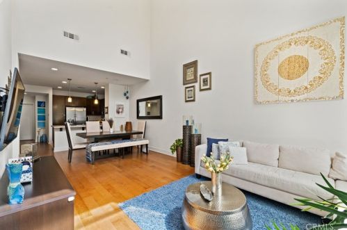 29 Soho, Irvine CA  92612-1083 exterior