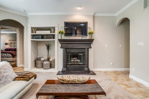 5968 Riverbend Pl, Fort Worth TX  76112-1064 exterior