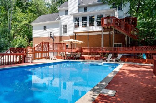489 Park Manor Dr, Marietta, GA 30064-1462