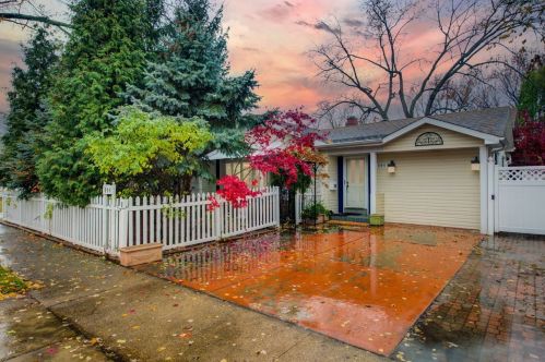 894 Wolf Rd, Des Plaines, IL 60016-6158