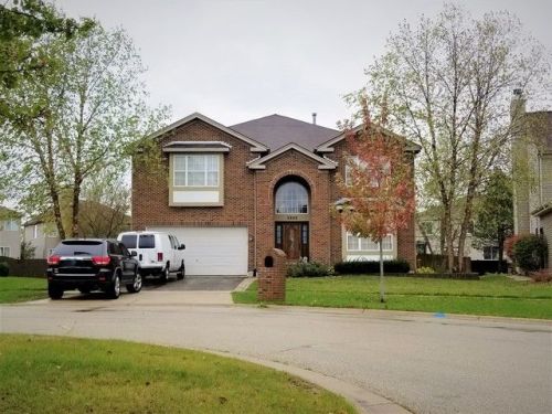 3202 Pineview Cir, Carpentersville, IL 60110-3433