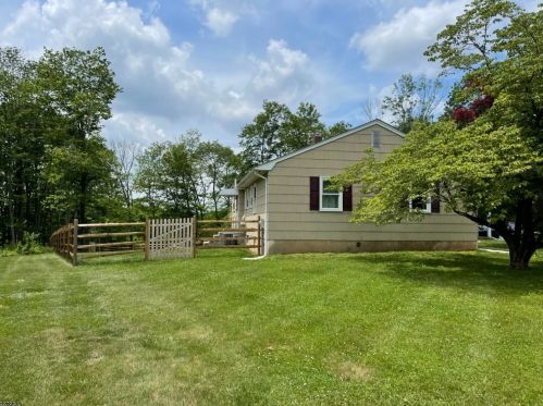 43 Red Oak Way, Bridgewater, NJ 08807-2621