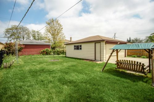 8931 Merrill St, Niles IL  60714-1707 exterior