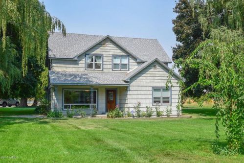 1001 Division Rd, Zillah, WA 98953-9637