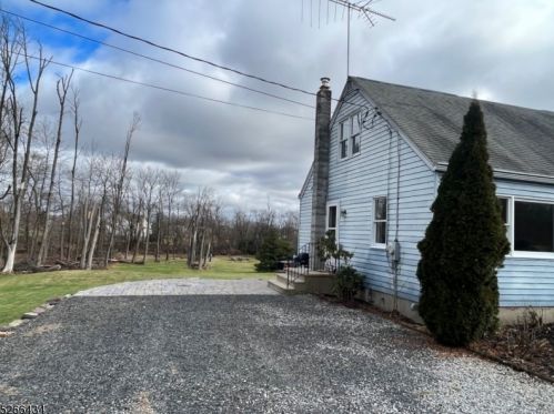 15 Village Glen Rd, Flemington, NJ 08822-2629