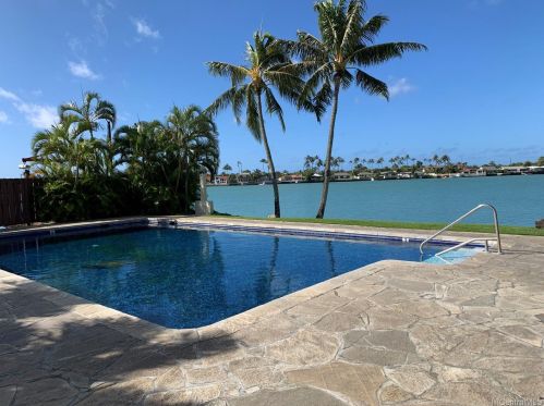 211 Koko Isle Cir, Honolulu HI  96825-1822 exterior