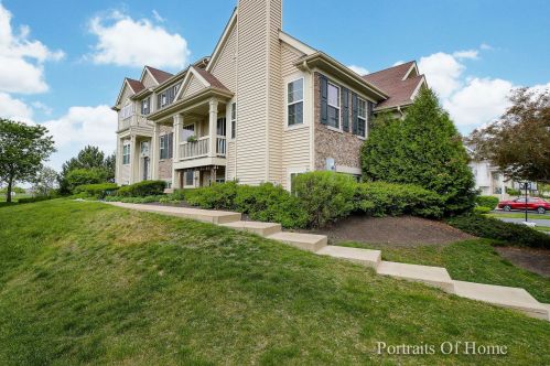 941 Emerald Dr, Pingree Grove IL  60140-9112 exterior