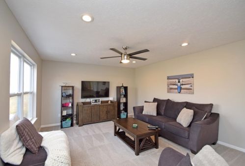 9655 Fallsridge Ct, Cincinnati OH 45231-2885 exterior