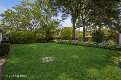 208 Drake Ln, Des Plaines, IL 60016-2157