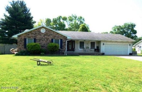 312 Circle Dr, Salem, IL 62881-3547