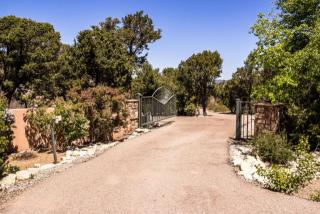 11 Falcon Ct, Sedillo, NM 87059-7378