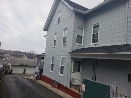 48 South St, Waterbury, CT 06706-1526