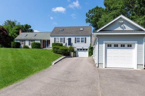 22 Colonial Dr, Westerly, RI 02891-2545