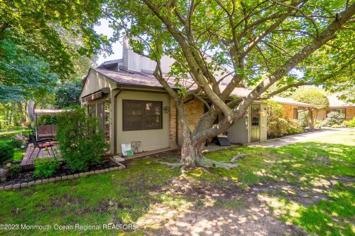 66 Friendship Ct, Tinton Falls, NJ 07701-5406