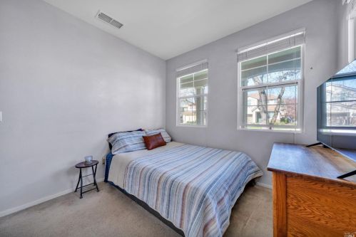 413 Comstock Way, Vacaville CA  95688-3128 exterior