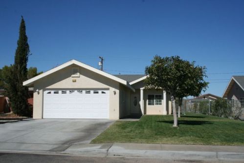 918 Burns Ave, Ridgecrest, CA 93555-5104